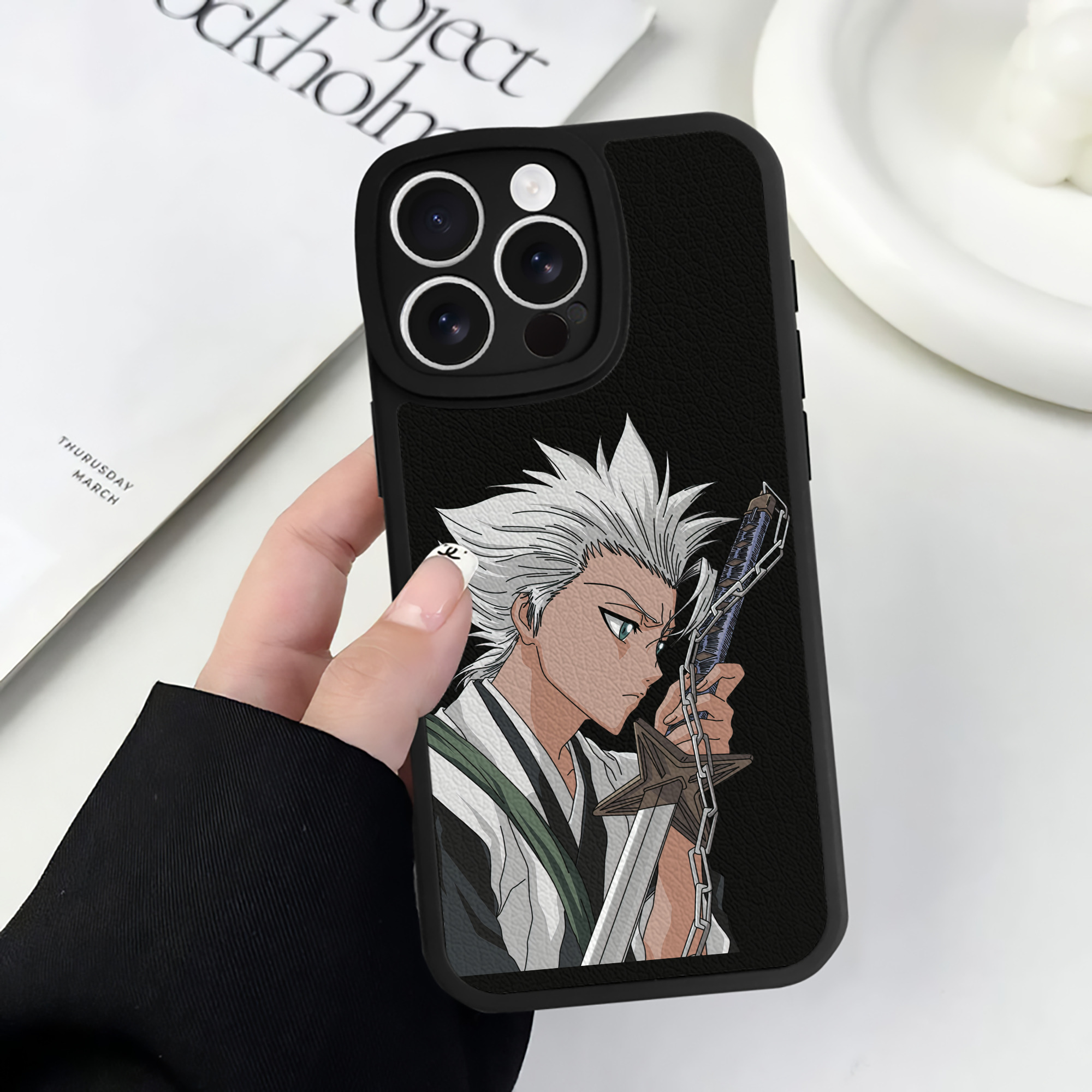 （画像用） ブリーチ 日番谷冬獅郎（ひつがや とうしろう） BLEACH Hitsugaya Toushirou 【iPhone 16シリーズ対応】シリコンスマホケース（レザー調） 材質：シリコン